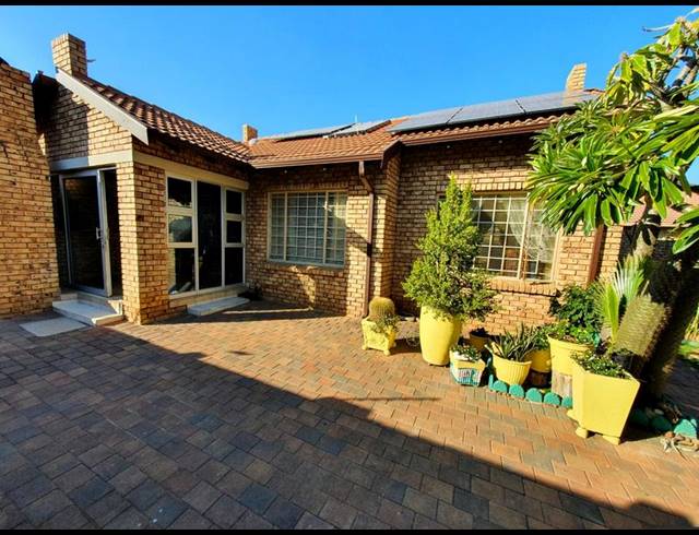 2 BEDROOM HOUSE FOR SALE IN SINOVILLE